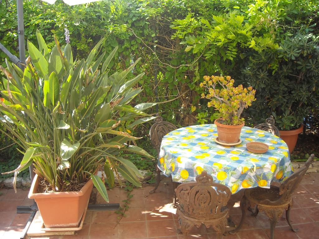 Apartment In A Villa A Mondello Room photo