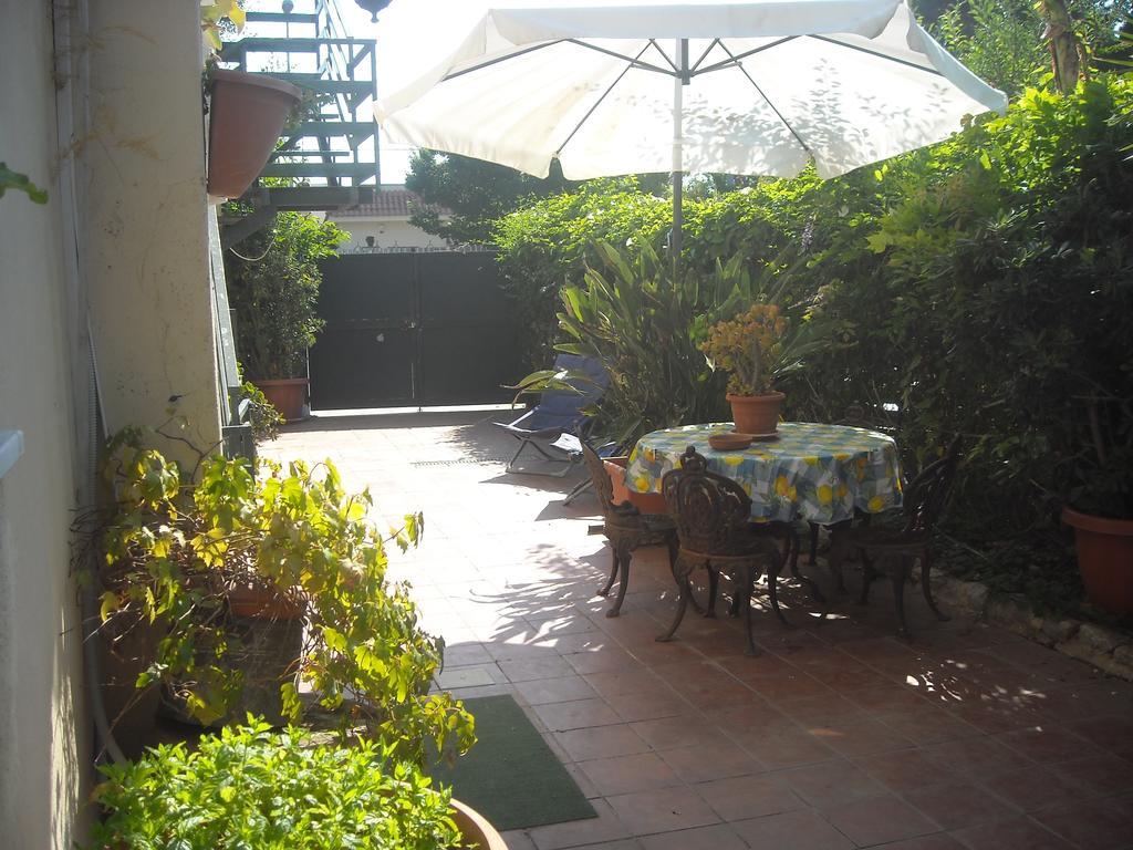 Apartment In A Villa A Mondello Exterior photo