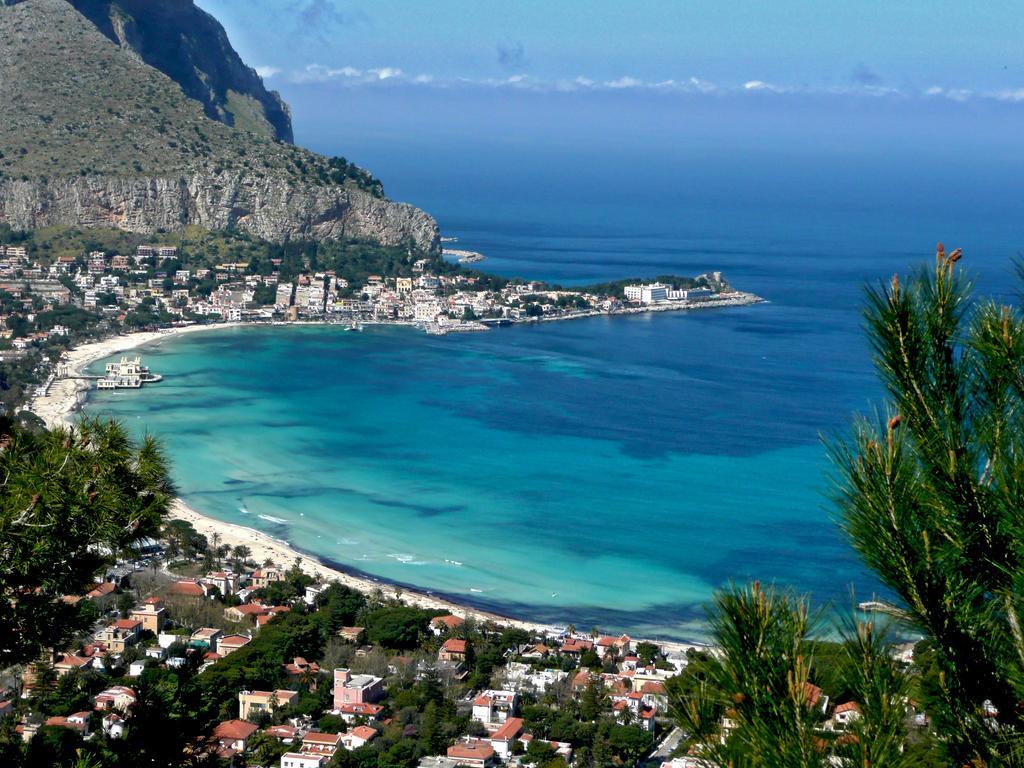 Apartment In A Villa A Mondello Exterior photo